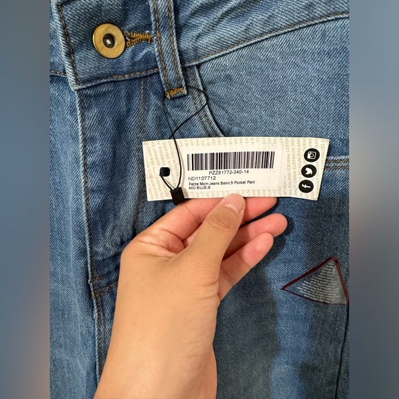 BOOHOO Petite High Waist Mom Jeans Basic 5 Pocket Denim Pants NWT - Picture 8 of 10